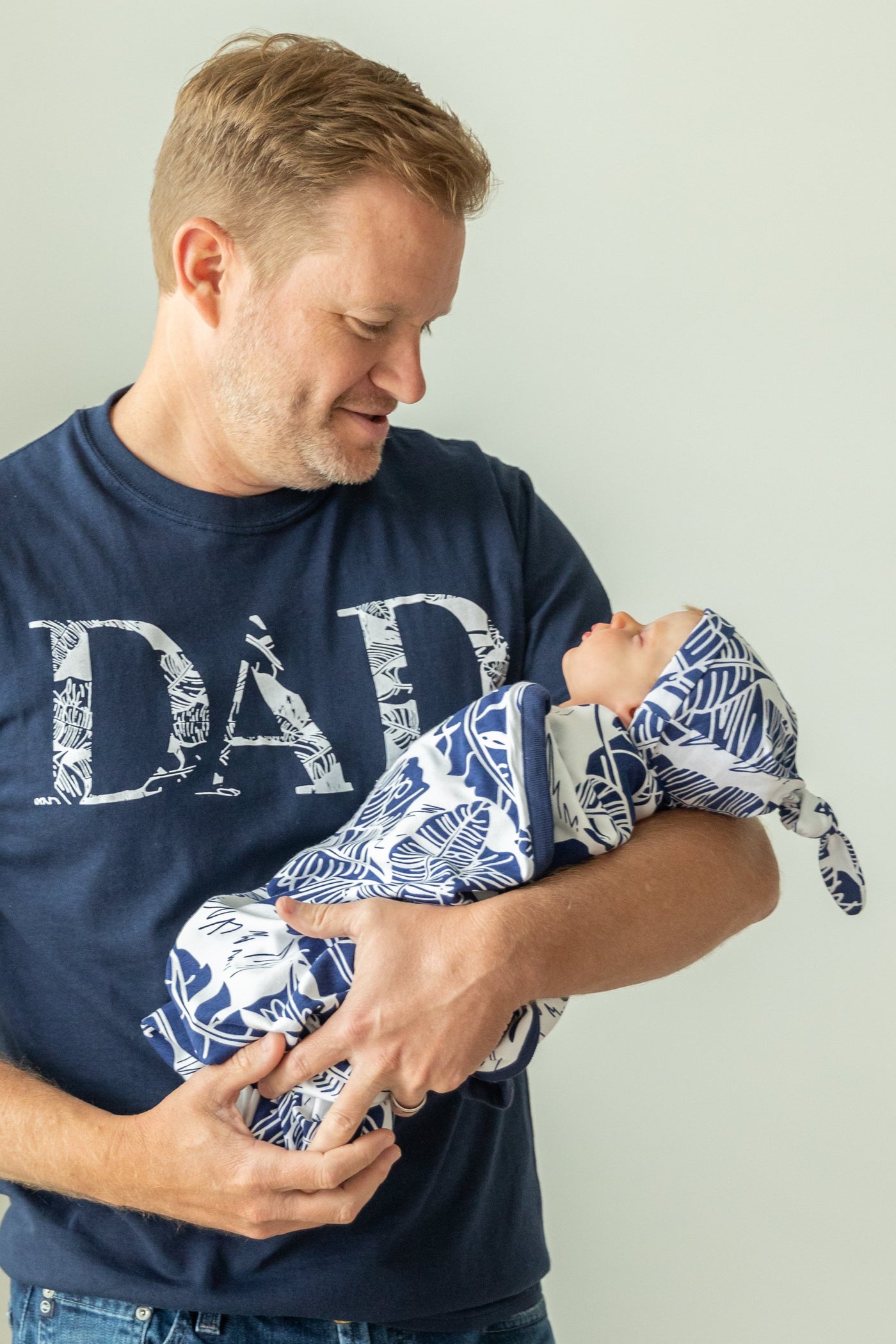 Serra Pregnancy Robe & Swaddle & Dad T Shirt Set