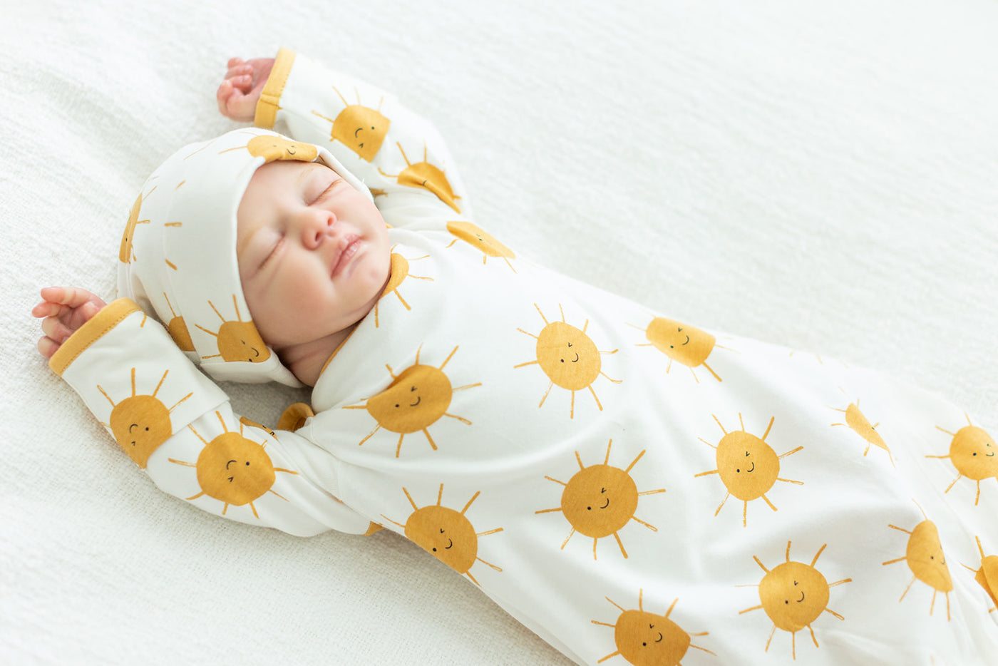 Aspen Pregnancy/Postpartum Robe & Sunshine Baby Gown & Hat Set
